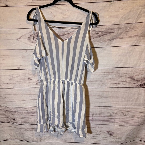 American eagle Off the Shoulder Blue and White Striped Romper Shorts NWT Medium - Picture 2 of 9